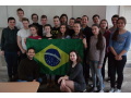 Spolon fotka iakov I.B so zahraninmi lektormi s vlajkou Brazlie