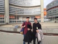 imon Kry a Luk Fajna v areli OSN vo Viedni  nmestie medzi budovami s vlajkami jednotlivch ttov