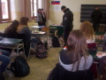 Pr�ca drogov�ho psa v triede VII.D pod veden�m psovoda