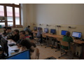�iaci I.B a II.B triedy rie�ia �lohy v informatickej s��a�i iBobor 2015 v kateg�rii Junior v u�ebni informatiky