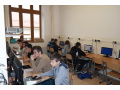 �iaci I.A a II.A triedy rie�ia �lohy v informatickej s��a�i iBobor 2015 v kateg�rii Junior v u�ebni informatiky