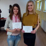 Spolon fotka Katarny Halzovej a Jany Kaplnovej s diplomami