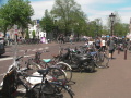 Odstaven� bicykle na ulici v Amsterdame