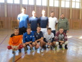 Spolo�n� fotografia - Mgr. Igor Haveta a chlap�ensk� futsalov� t�m v telocvi�ni