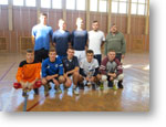 Spolo�n� fotografia - Mgr. Igor Haveta a chlap�ensk� futsalov� t�m v telocvi�ni