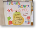 Informa�n� plag�t vo vestibule �koly - pozv�nka na zdrav� desiatu