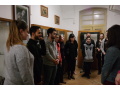 �iaci po��vaj� v�klad v mestskom m�zeu na hodine angli�tiny