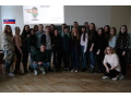 Spolo�n� fotka �iakov III.B so zahrani�nou lektorkou