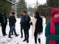 Zahrani�n� lektori a �iaci gymn�zia pri prehliadke parku v Topo��iankach