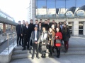 �iaci II. A pred budovou SND