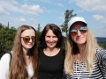 Spolo�n� fotografia � Mgr. Min�rov� a dve �ia�ky z I.A
