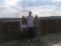 Spolo�n� fotografia dvoch �ia�ok z I.A s triednym u�ite�om Mgr. Debn�rom
