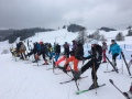 �iaci po�as rozcvi�ky pred v�cvikom