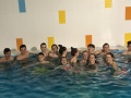 �iaci po�as relaxu v baz�ne