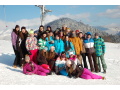 Spolo�n� fotka Mgr. Min�rovej a �iakov po�as t�ry na Nov� ho�u