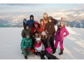Spolo�n� fotka Mgr. Min�rovej a �iakov na Novej holi