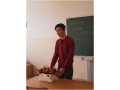�iak na hodine angli�tiny prezentuje ko��k s ovoc�m