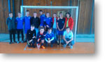 Družstvo chlapcov GJK Spoločná fotografia – Mgr. Ľ. Minárová a futsalové družstvo chlapcov GJK v telocvični