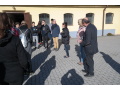Pedag�govia a �iaci na n�dvor� �reb��na v Topo��iankach