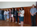 Riadite�ka �koly po�as pr�hovoru a �al�� �lenovia pedagogick�ho zboru v aule gymn�zia