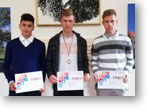 Spoločná fotografia žiakov Kruľák, Belmenen a Klikáč s diplomami za 3. miesta v krajskom kole atletiky