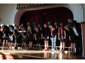 Zbor Schola Cantorum v aule gymn�zia