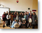 Žiaci z II.A triedy v retro oblečení s triednou učiteľkou Mgr. Alenou Rakovskou