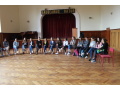 Ice-breaking, prv� stretnutie �tudentov v aule gymn�zia