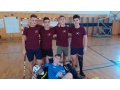 Florbalov� dru�stvo chlapcov III.A v telocvi�ni �koly