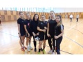 Florbalov� dru�stvo diev�at II.B v telocvi�ni �koly