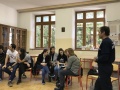 Jozef �ul�k a �iaci rozdelen� do skup�n po�as komunika�n�ho workshopu