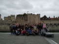 Spolo�n� fotografia �iakov gymn�zia pred pamiatkou Tower of London