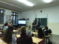 Mgr. Debn�r v�ta �lenku policajn�ho zboru Mgr. Matejov� v u�ebni �koly