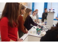 �ia�ky gymn�zia po�as pr�ce v laborat�riu Univerzity Kon�tant�na Filozofa