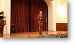 B. Muchová z III.A triedy prednáša slávnostnú báseň na pódiu auly školy