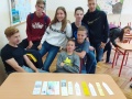 Spolo�n� fotografia �iakov I.B triedy s vytvoren�mi z�lo�kami