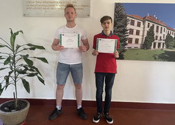 Peter Ďurica (vpravo) 2. miesto, Ján Dodok (vľavo) 5. miesto na programátorskej súťaži IT v Nitre