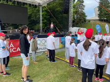 Gymnazisti na Olympijskom dni det� s EYOF v Banskej Bystrici