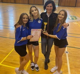 Krajsk� kolo diev�at stredn�ch �k�l v bedmintone v �uranoch - 3. miesto