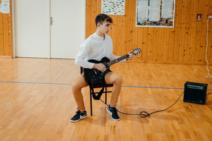 F. Tonka - el. gitara