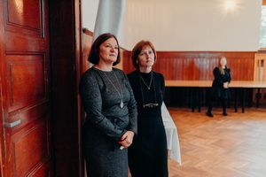 De� otvoren�ch dver�