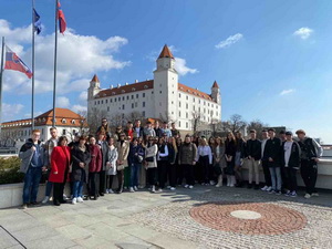 Bud� z n�s poslanci parlamentu?