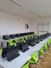 Gymn�zium Janka Kr�a v Jind�ichovom Hradci