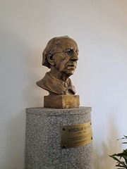 Gymn�zium Janka Kr�a v Jind�ichovom Hradci