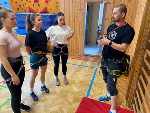 Gymn�zium Janka Kr�a v Jind�ichovom Hradci