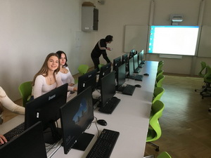 Gymn�zium Janka Kr�a v Jind�ichovom Hradci