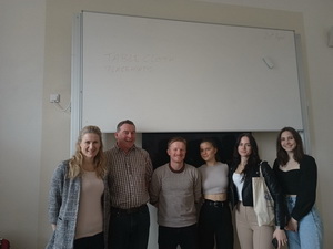 Gymn�zium Janka Kr�a v Jind�ichovom Hradci