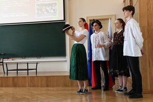 Gymn�zium Janka Kr�a v Jind�ichovom Hradci