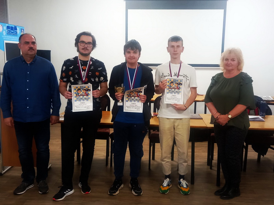 Majstrovstv� okresu v �achu