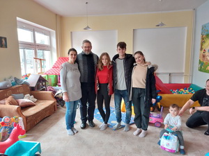 T�m �iakov 1. B  triedy v projekte Roots and Shoots